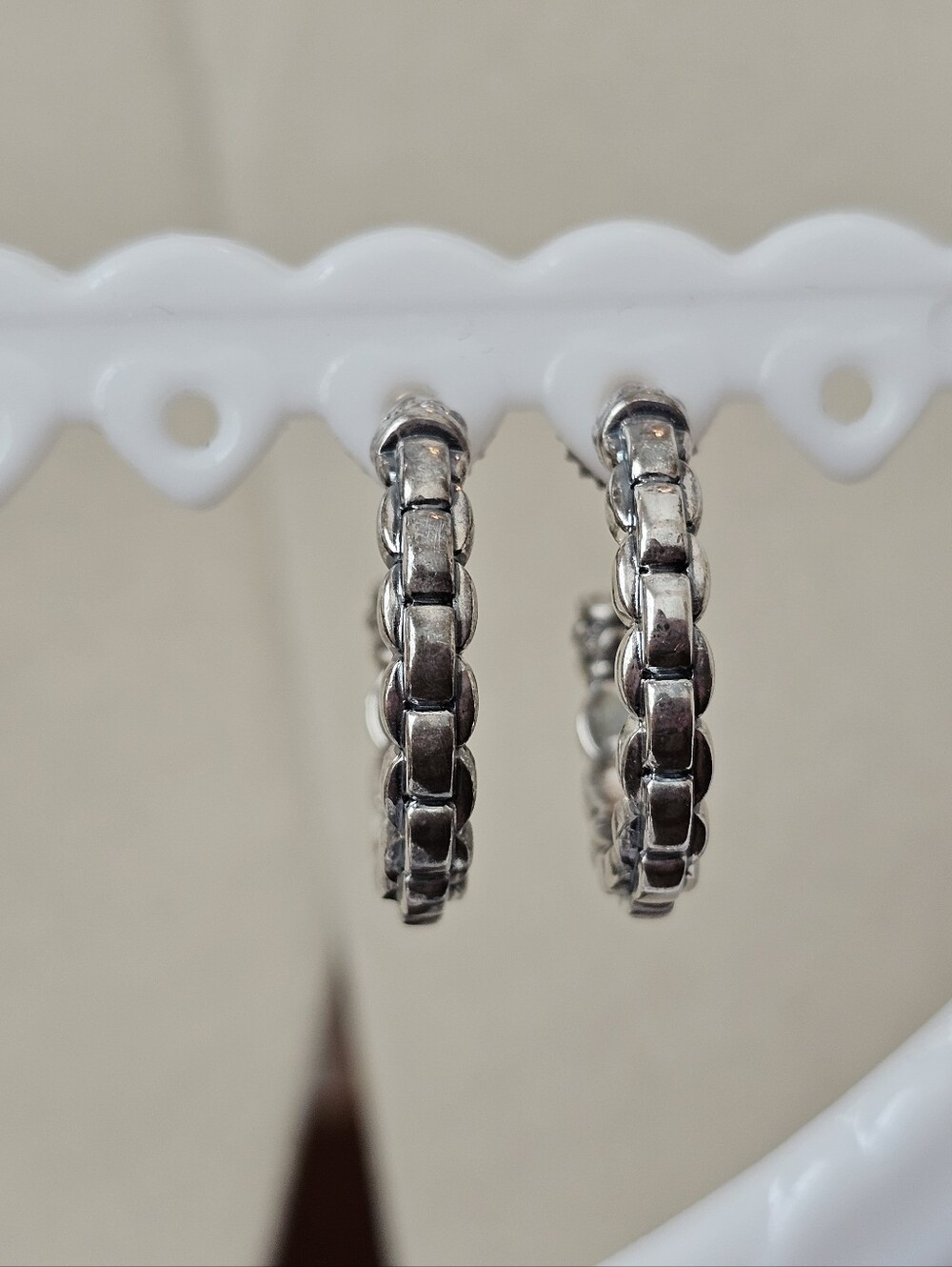 JAI by John Hardy Sterling Silver Textured Integrated Solid Chain Hoops 1” - Picture 9 of 16